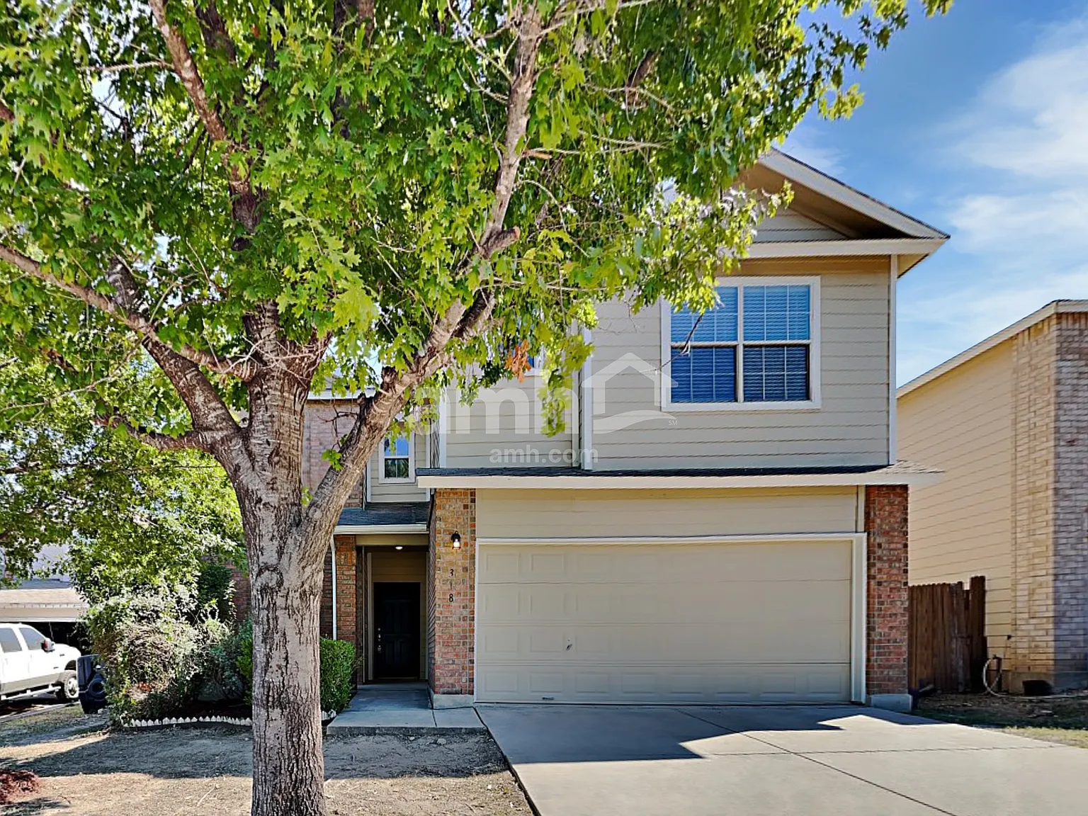 4 bed, 2.5 bath, 2421 sqft, $1,930 — Photo 1