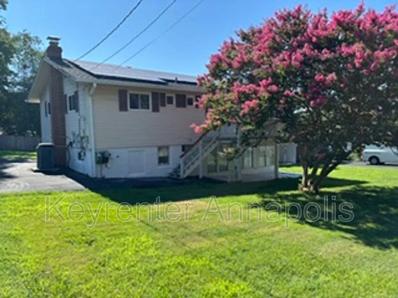 3 bed, 2.5 bath, 1800 sqft, $3,200 — Photo 3