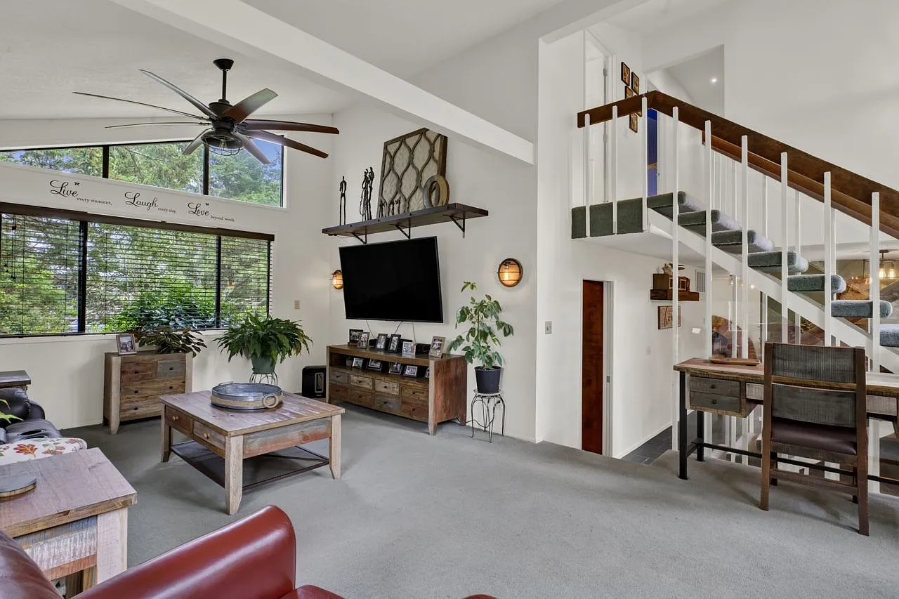 4 bed, 3.5 bath, 3884 sqft, $3,100 — Photo 3