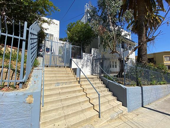 2nd image of 1039 N Bonnie Brae St #18