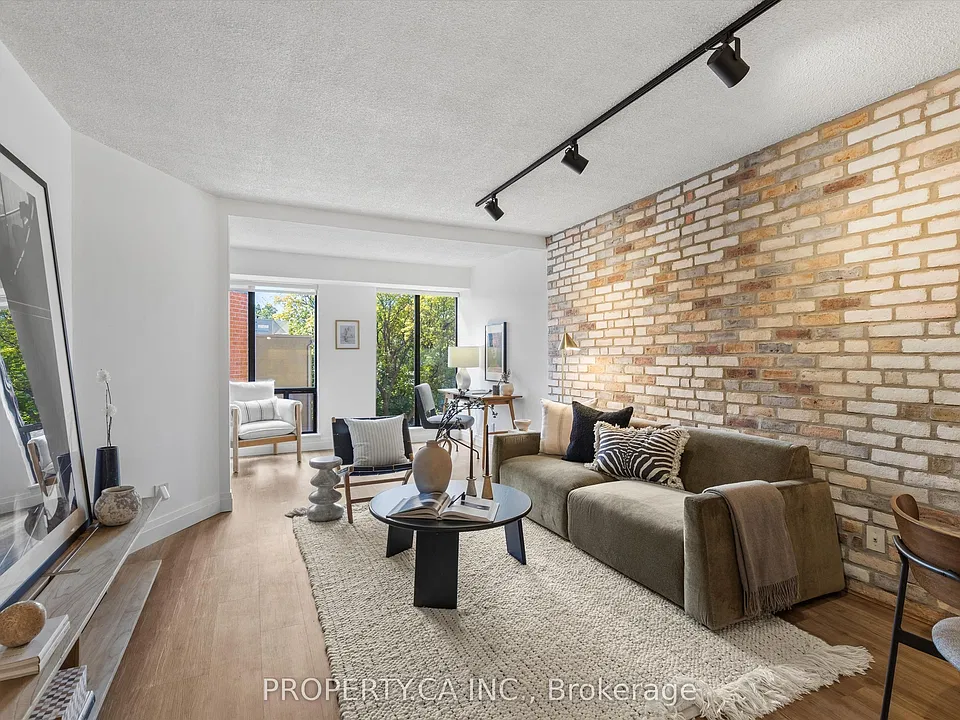 456 College St #306