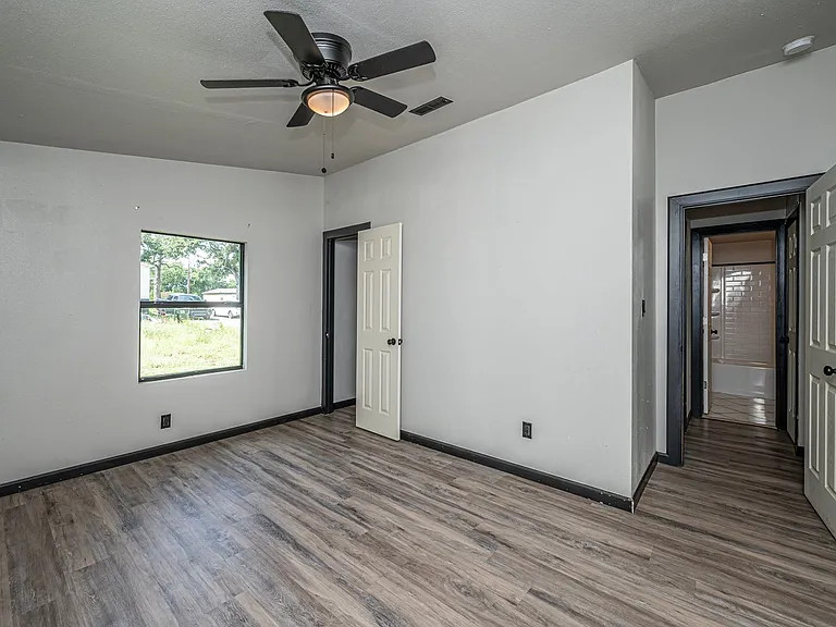 58 Divine Pl — Photo 12