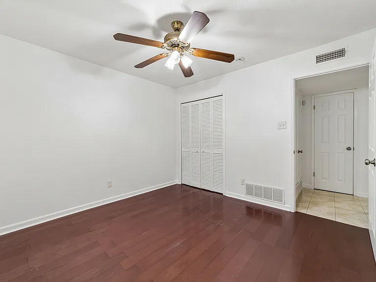 10239 Green Ash Rd — Photo 27