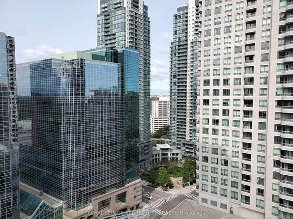 8 Hillcrest Ave, Toronto, ON