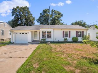 1060 Aspen Dr, Florissant, MO 63031