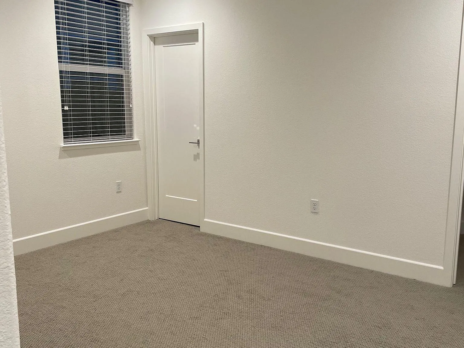 2547 Mulholland Dr — Photo 2