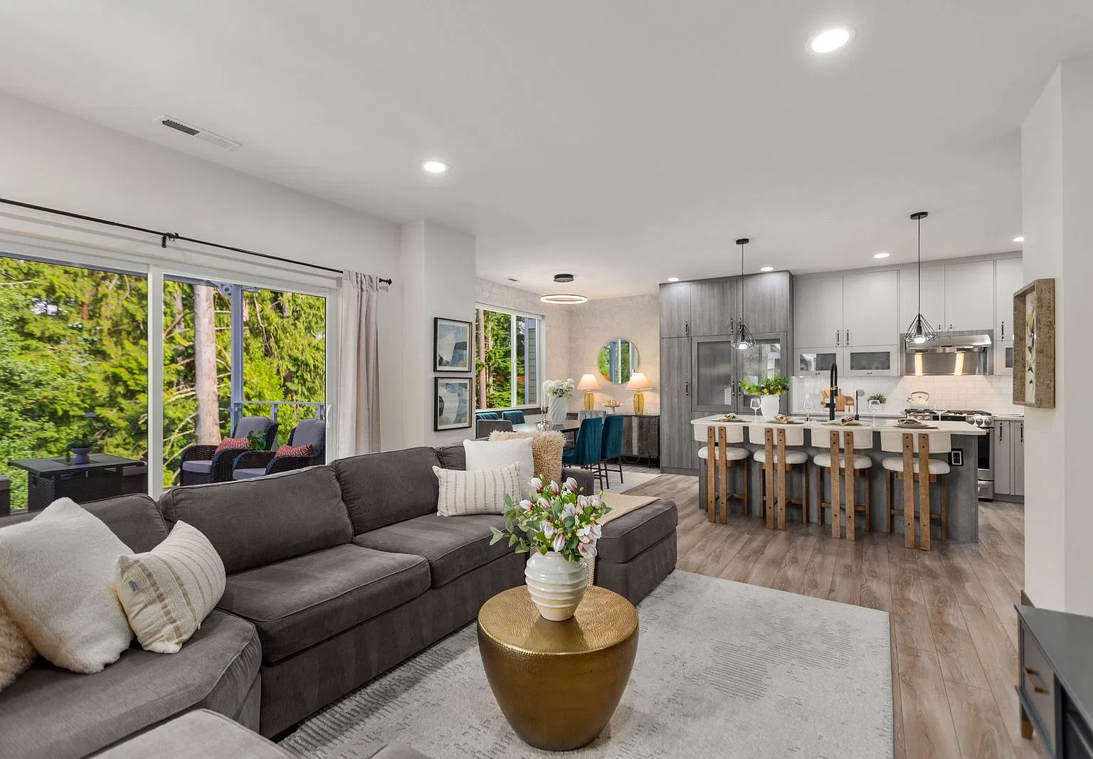 5 bed, 3.5 bath, 2681 sqft, $4,195 — Photo 4