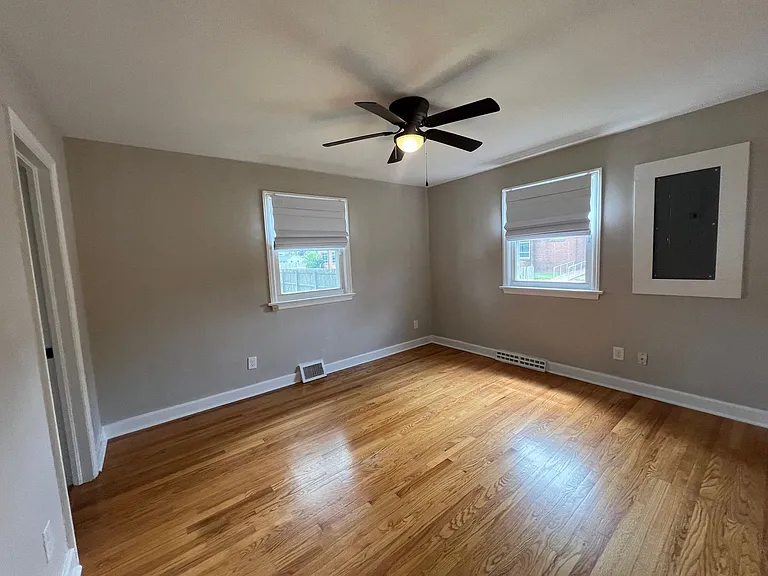 2725 Greendale Ave — Photo 21