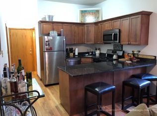 1333 W Nelson St, Chicago, IL 60657