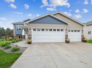 8594 Dunkirk Ct NE, Blaine, MN 55449