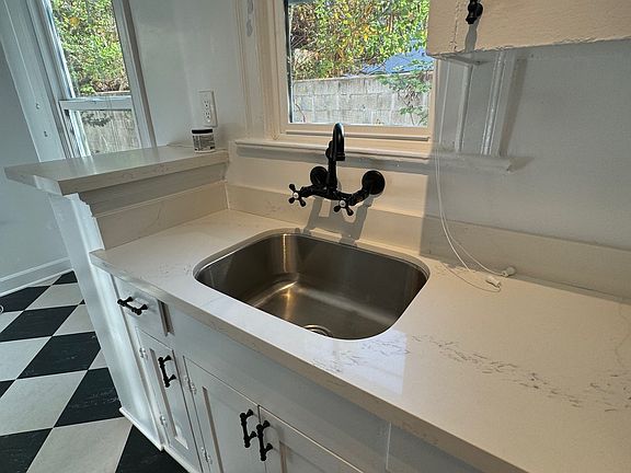 2nd image of 1630 Lyman Pl #10