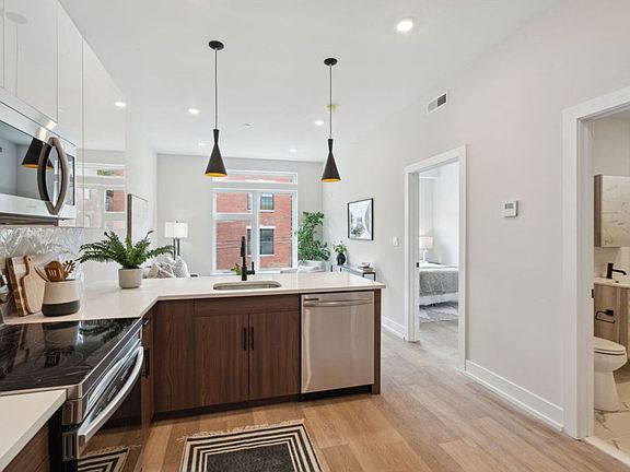 3rd image of 722 W Thompson St #207