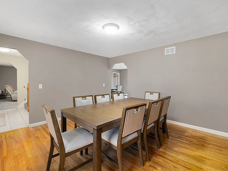 42 Rollingwood Dr — Photo 17