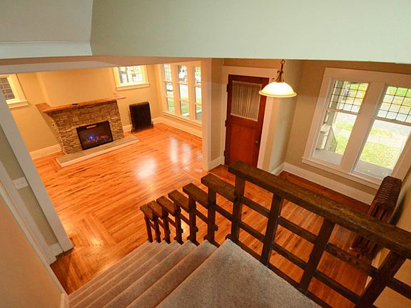 3rd image of 213 Crescent Ave