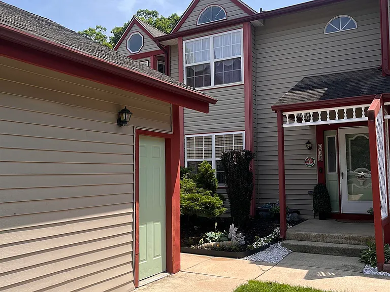 614 Lake Front — Photo 38