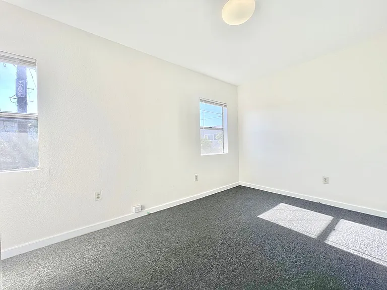 1444 W 28th St — Photo 20