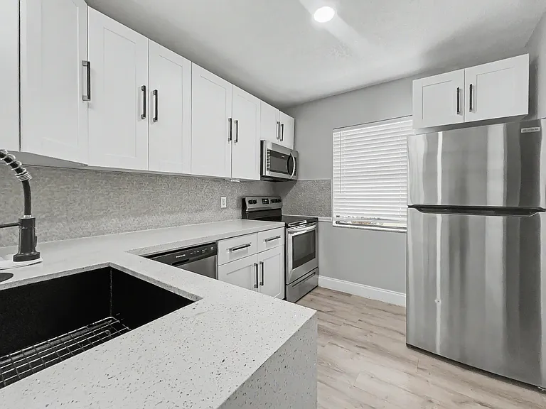 378 NW 2nd Way — Photo 5
