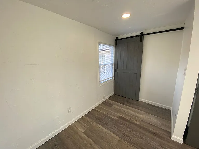 40 Larchmont Rd — Photo 82