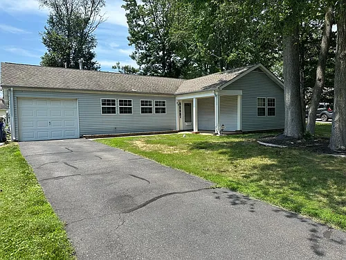 26 Newport Ln Photo 1