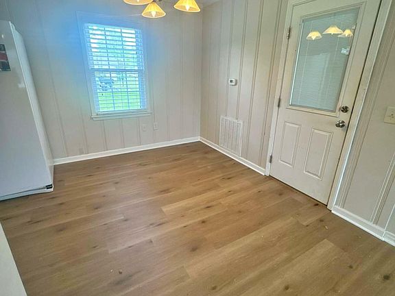 5th image of 1009 Poplar St