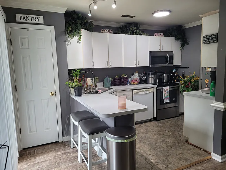 303 Amersham Dr #G — Photo 6