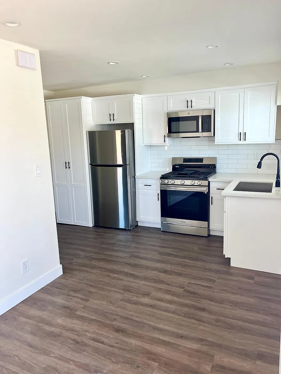 Building Photo - 1209 Molino Ave #C
