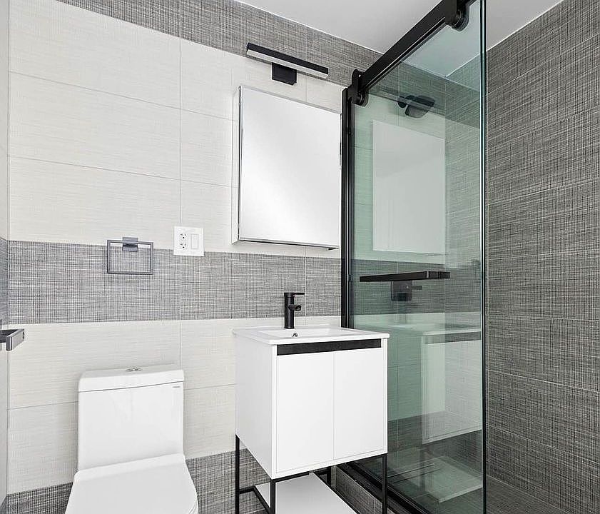2nd image of 20 E 22nd St APT 5C
