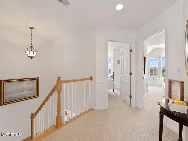116 Sunset Dr N — Photo 18