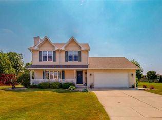 623 Summer Winds Dr, Green Bay, WI 54311