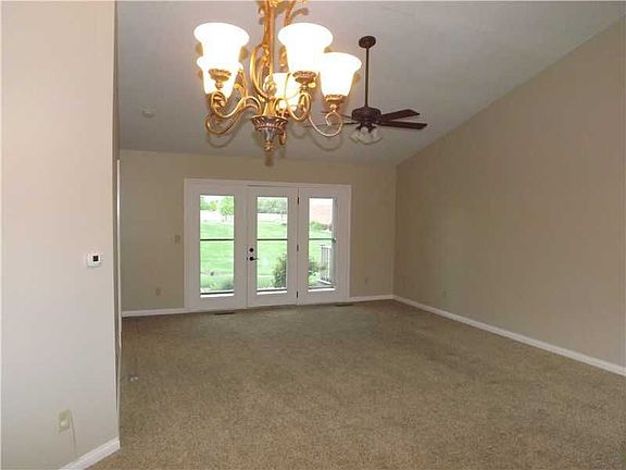 3rd image of 1315 Country Creek Cir