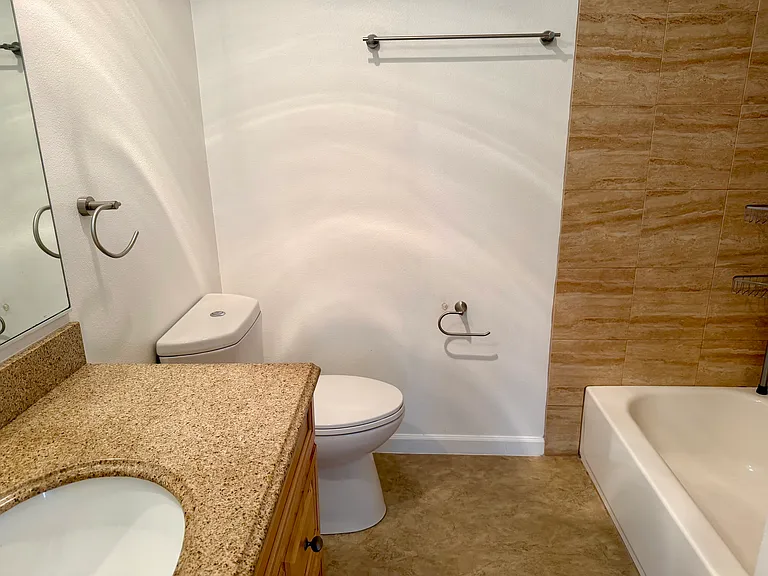 1033 SW Gibbs St #201 — Photo 6