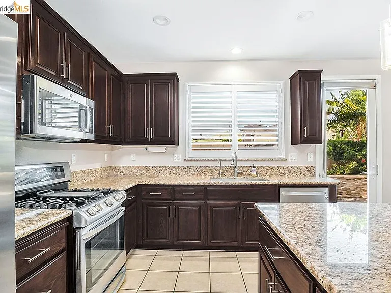 1354 Portofino Dr — Photo 4