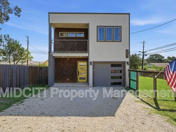 1198 Greenhill Dr, Canyon Lake, TX 78133