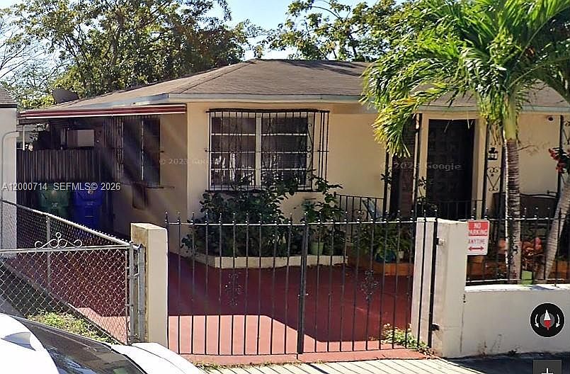 2nd image of 910 SW 9th St