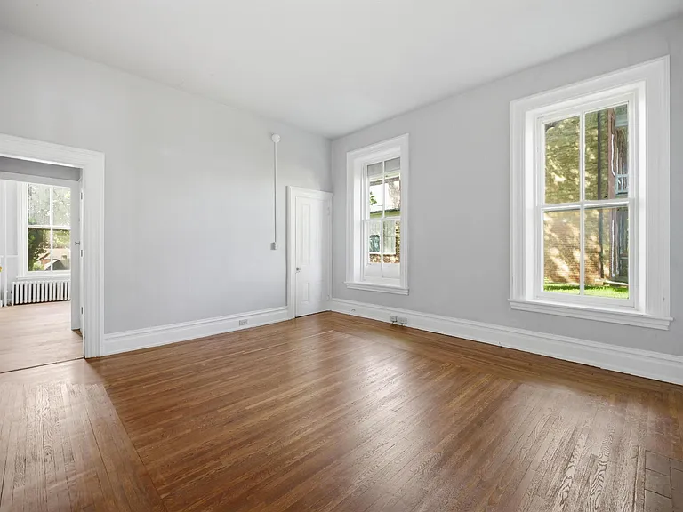 323 N Potomac St — Photo 6