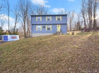 50 Gelding Hill Rd, Sandy Hook, CT 06482