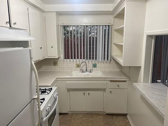 3rd image of 812 Westbourne Dr #3