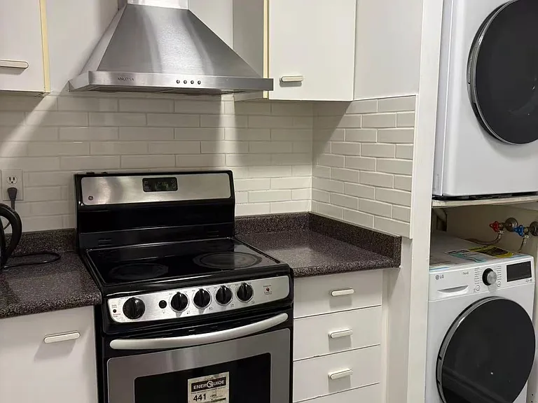 1055 Bay St #1214 — Photo 6