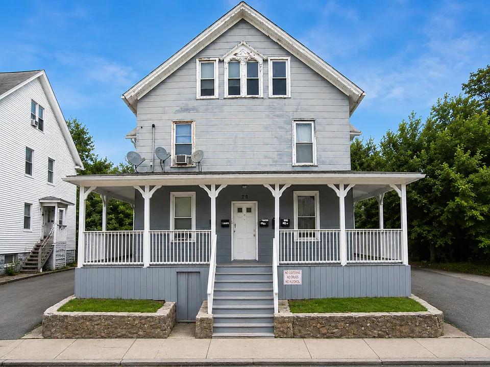 28 Hickory St