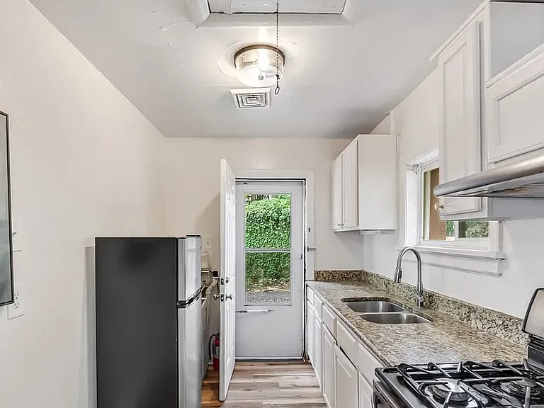 2309 1st Ave — Photo 13