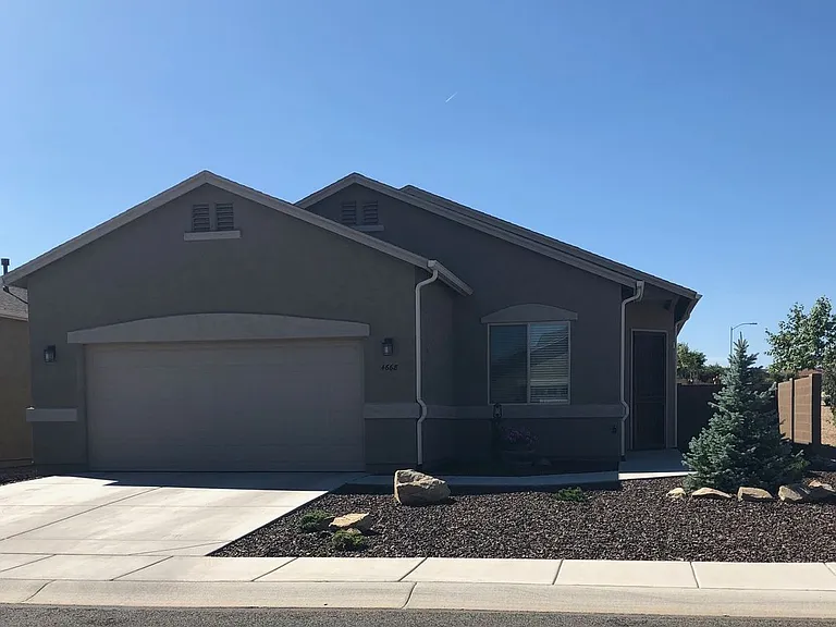 4668 N Salem Pl — Photo 1