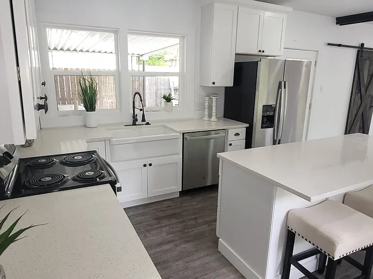 2820 Fort Ave — Photo 39