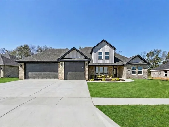1330 Greyback Ln, Centerton, AR 72719