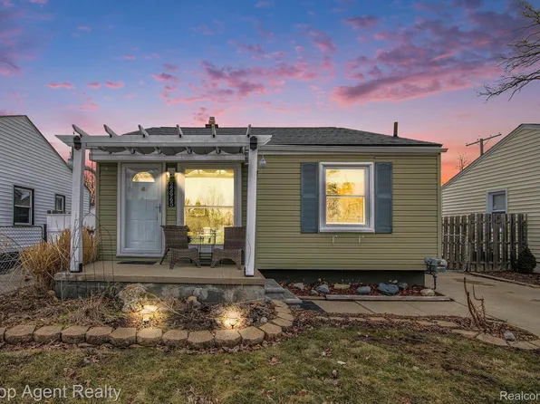 22965 Maxine St, Saint Clair Shores, MI 48080