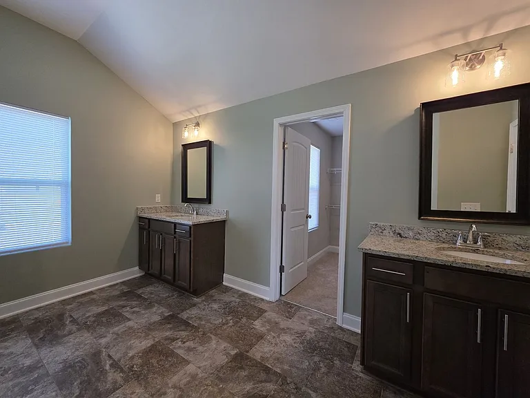 2260 Viking Ct — Photo 8