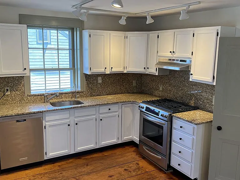 Eat-in-Kitchen