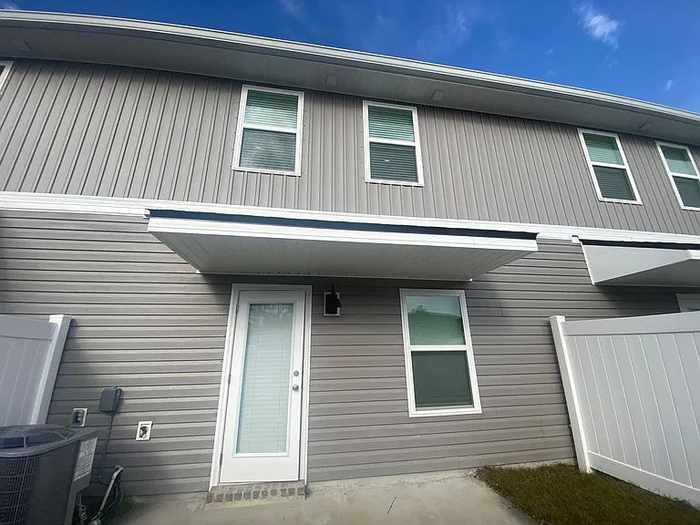 710 E Giese Ln — Photo 21
