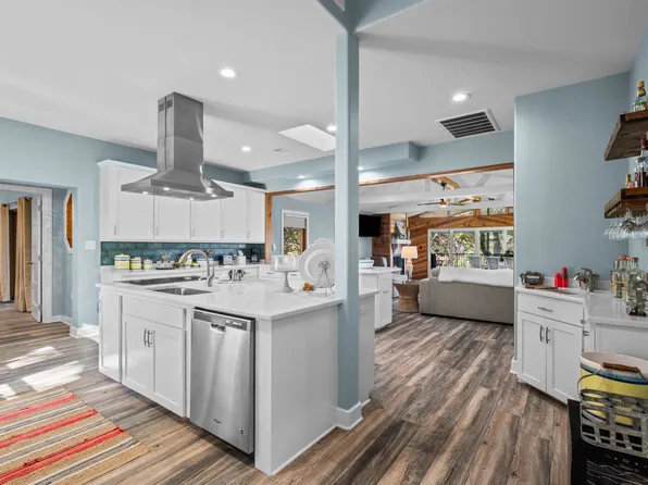 613 Sandy Mountain Dr, Sunrise Beach, TX 78653