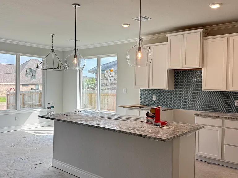 4085 Crestmont Dr — Photo 2