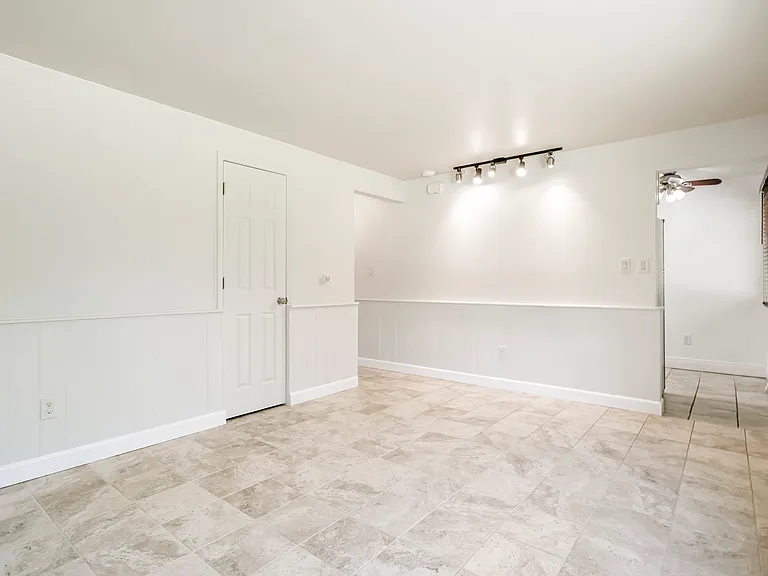 5720 S Pearl St #6 — Photo 3